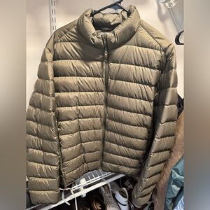 Uniqlo ultra light down jacket